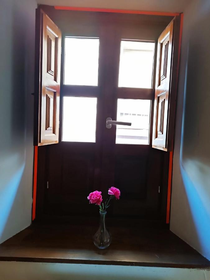 Corrala De San Anton. Sencillo Apartamento En Pleno Centro Granada Bagian luar foto
